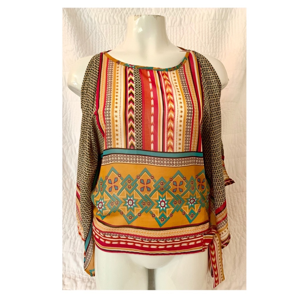 Myth Woman’s Patterned Top.